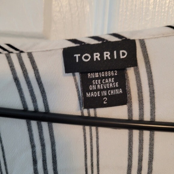 Torrid White Black Stripe Surplice Faux Wrap Top Long Sleeve Plus Shirt 2X - Picture 4 of 8